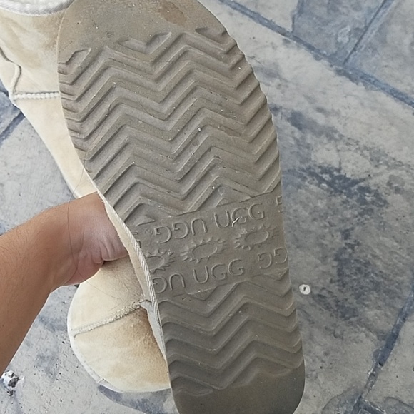 Classic UGG boots in light caramel color - Picture 6 of 6